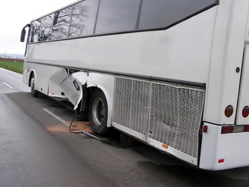nehoda-mazda-autobus-4